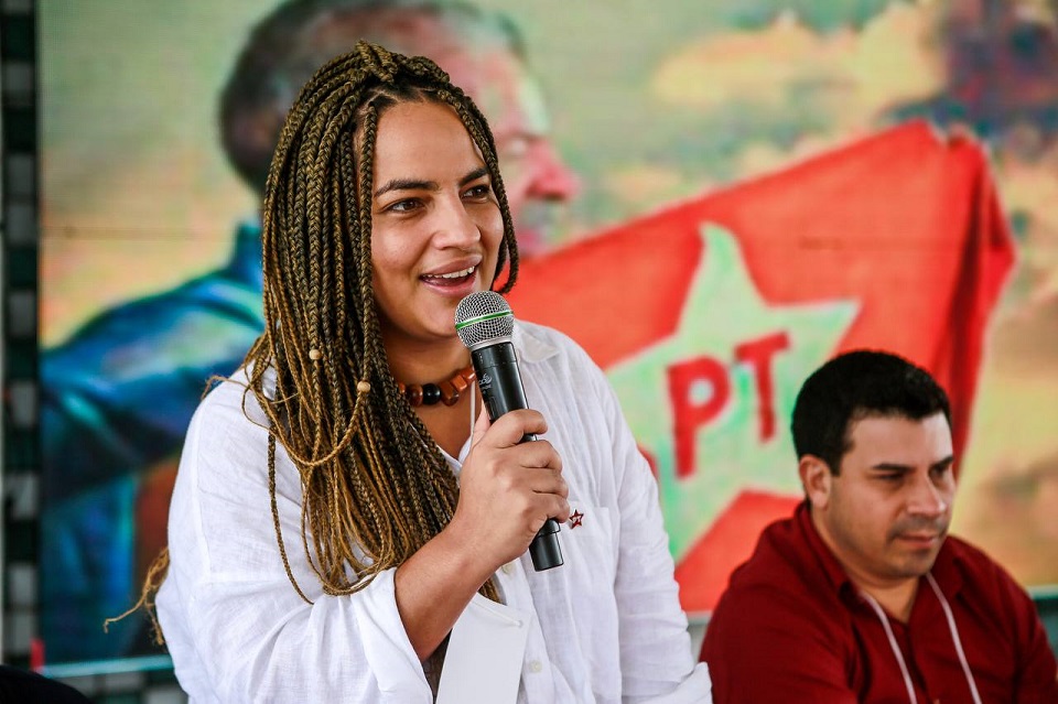 Rosa Amorim Anuncia Candidatura à Prefeitura de Caruaru em Evento com Lideranças Políticas