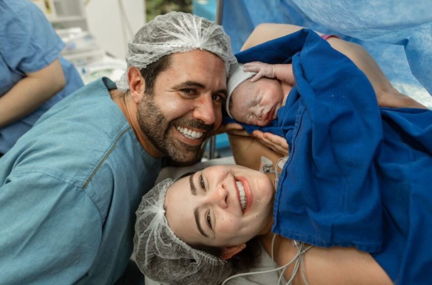 Deputada Maria Arraes celebra o nascimento de seu primeiro filho, José Miguel Arraes