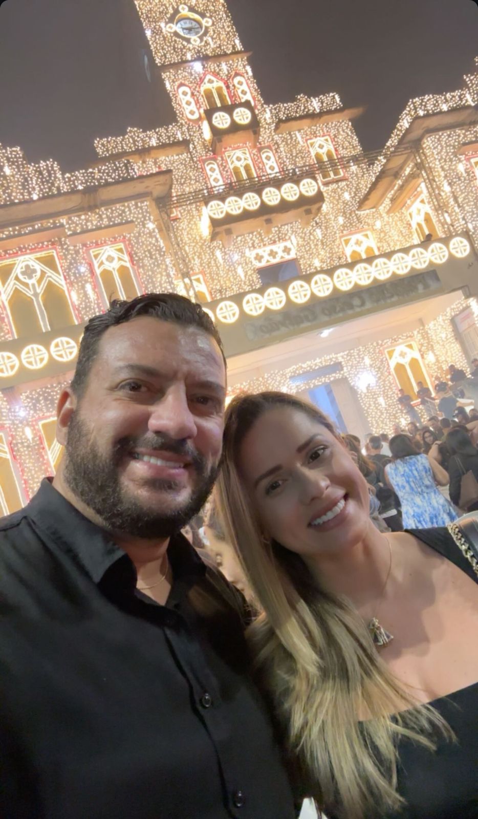 Robson e Agnes Ouro Preto prestigiam abertura do Encantos do Natal em Garanhuns