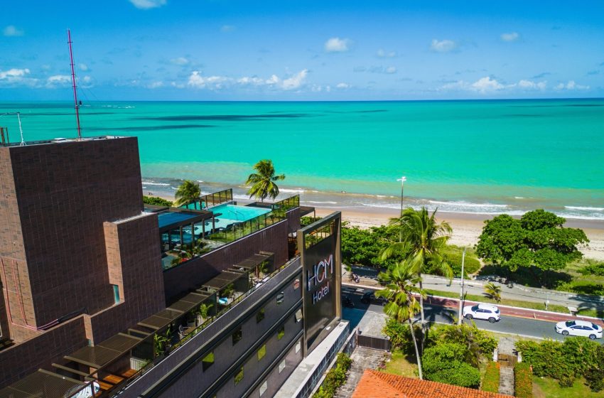 Hotel HCM lança pacote de Carnaval com samba, yoga e menus especiais Carnaval